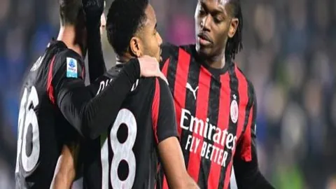 库里16分6助攻领航，浓眉24+12大放异彩，布朗尼命中率低迷仅2%！勇士五连胜势头强劲